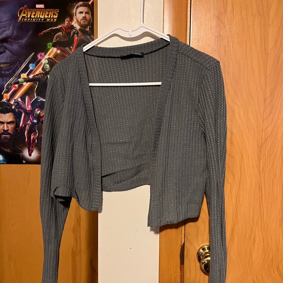 Tops - knit cropped cardigan